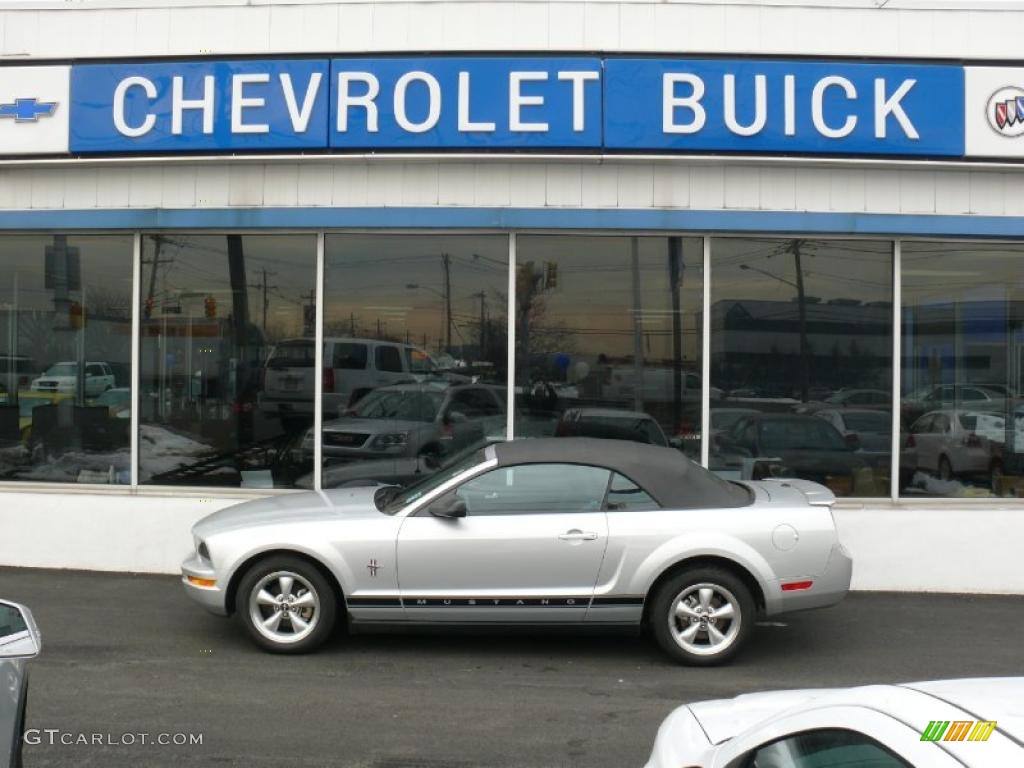 2008 Mustang V6 Deluxe Convertible - Brilliant Silver Metallic / Dark Charcoal photo #1