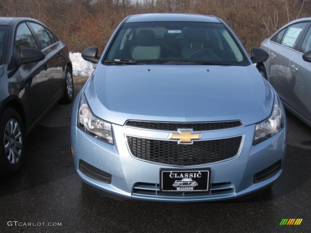 2011 Cruze LS - Ice Blue Metallic / Jet Black/Medium Titanium photo #2