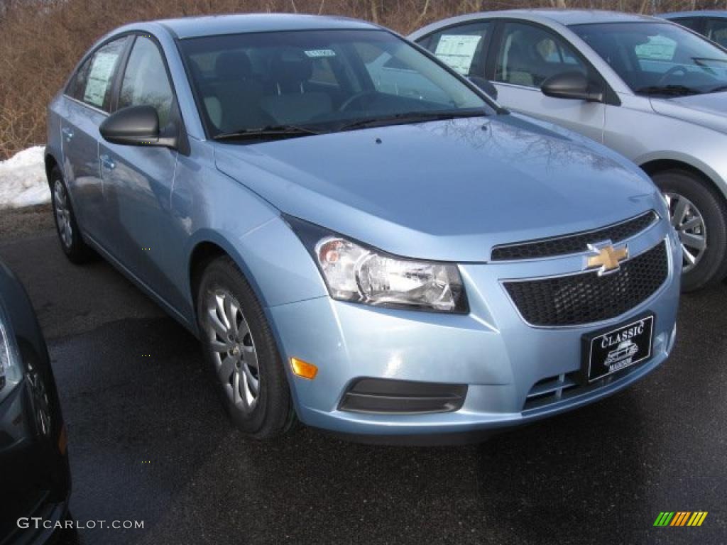 2011 Cruze LS - Ice Blue Metallic / Jet Black/Medium Titanium photo #3