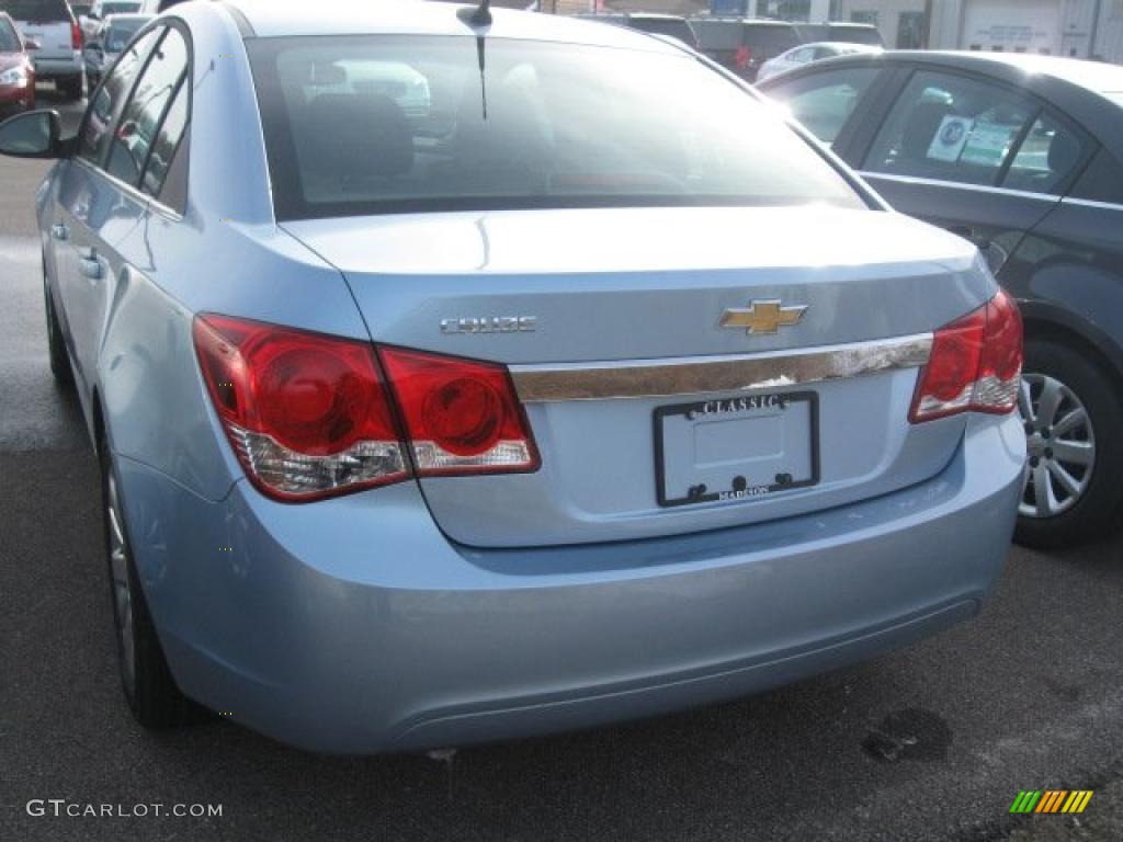 2011 Cruze LS - Ice Blue Metallic / Jet Black/Medium Titanium photo #4
