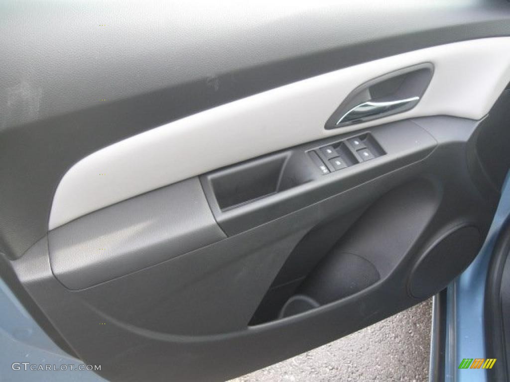 2011 Cruze LS - Ice Blue Metallic / Jet Black/Medium Titanium photo #6