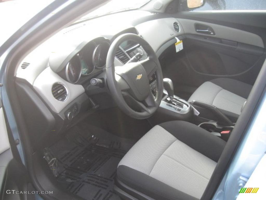 2011 Cruze LS - Ice Blue Metallic / Jet Black/Medium Titanium photo #7