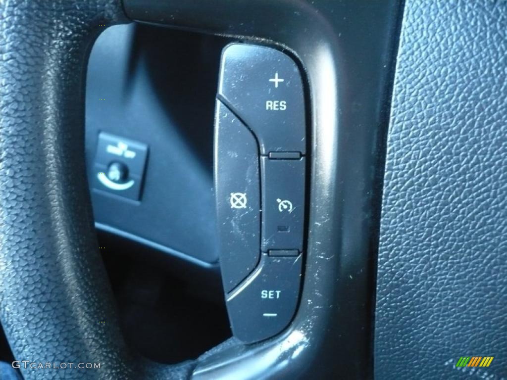 2009 Chevrolet Express 3500 Extended Cargo Van Controls Photo #45861551