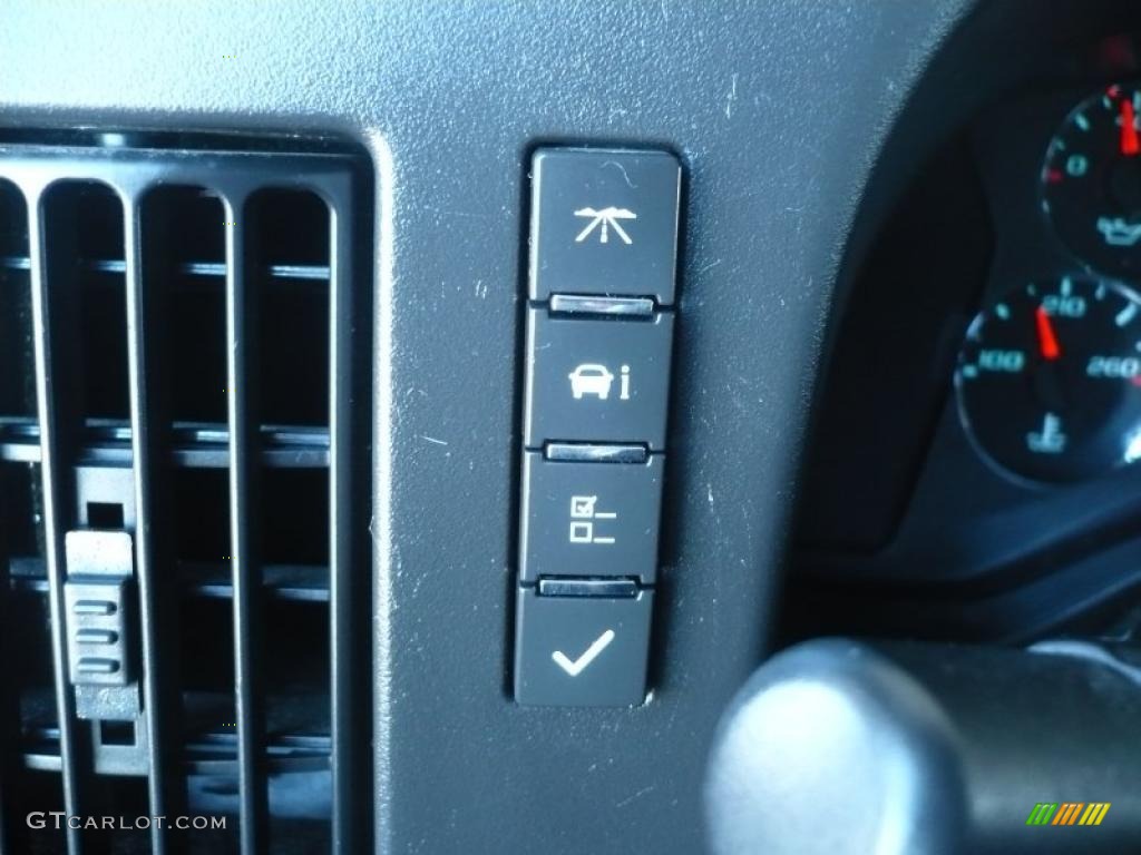 2009 Chevrolet Express 3500 Extended Cargo Van Controls Photo #45861727