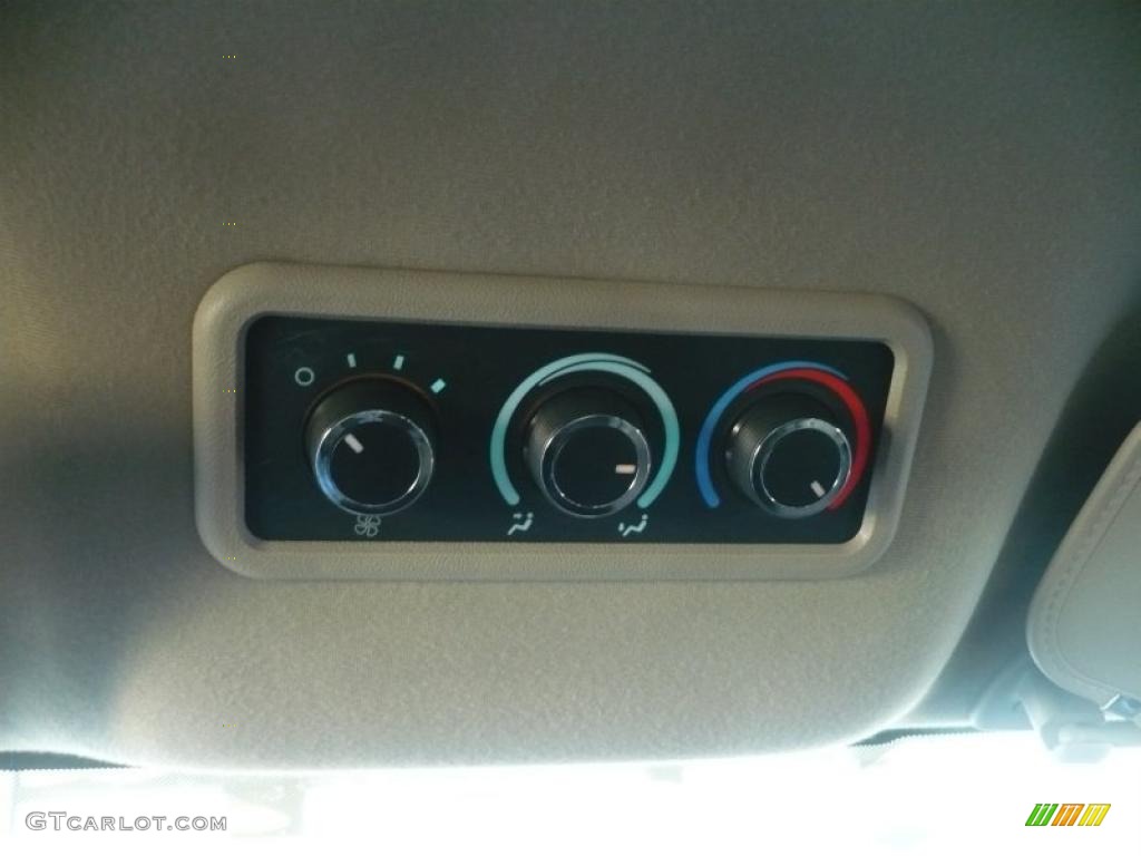 2009 Chevrolet Express 3500 Extended Cargo Van Controls Photo #45861787