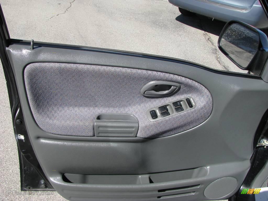 2002 Tracker 4WD Hard Top - Black / Medium Gray photo #6