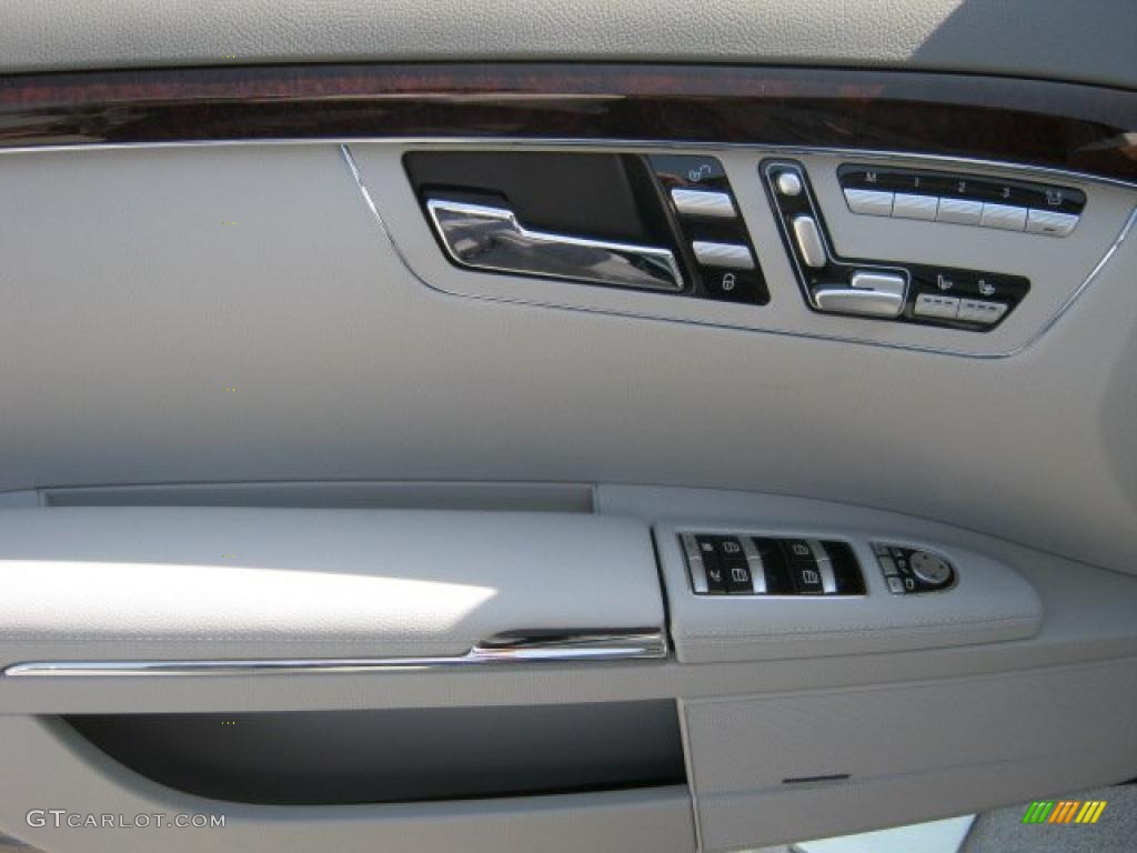 2011 Mercedes-Benz S 550 Sedan Controls Photo #45863375