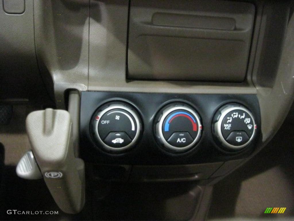 2004 Honda CR-V EX 4WD Controls Photo #45865623