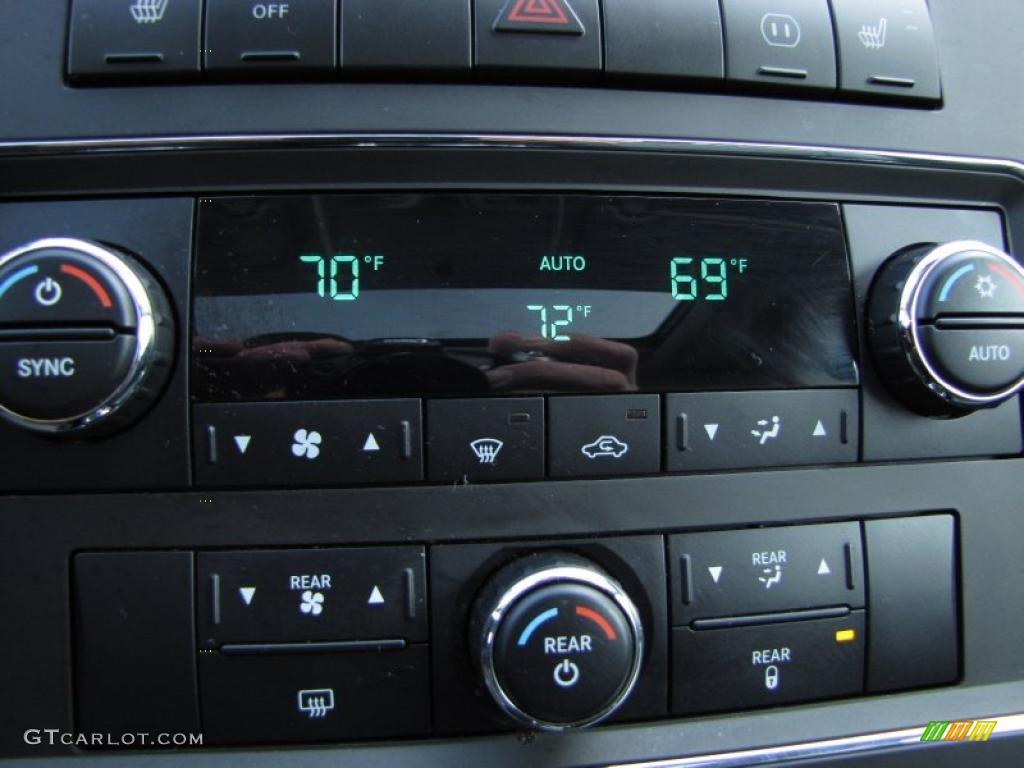 2010 Dodge Journey R/T Controls Photo #45866963