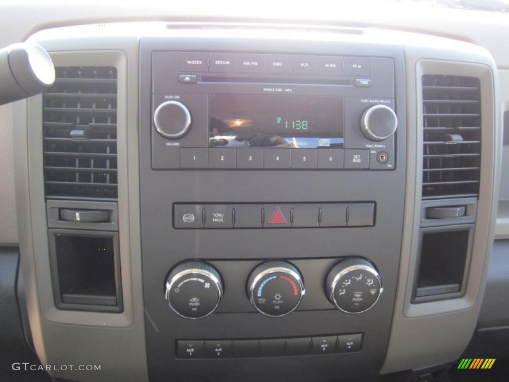 2011 Dodge Ram 4500 HD SLT Regular Cab 4x4 Chassis Controls Photo #45868595
