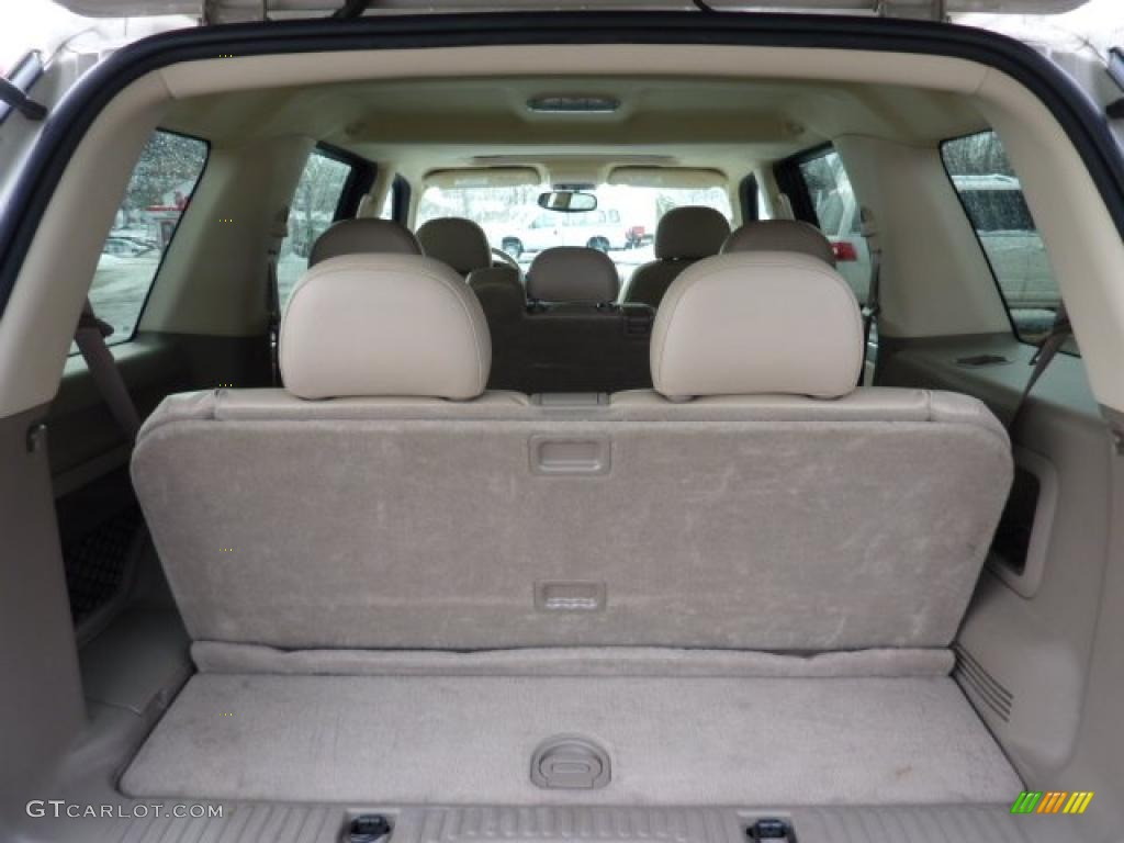 2004 Mercury Mountaineer V8 AWD Trunk Photo #45872319