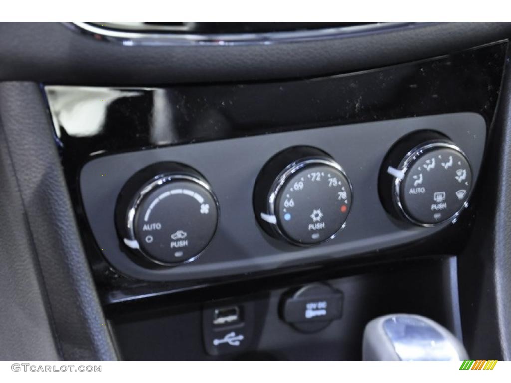 2011 Chrysler 200 Limited Controls Photo #45874934