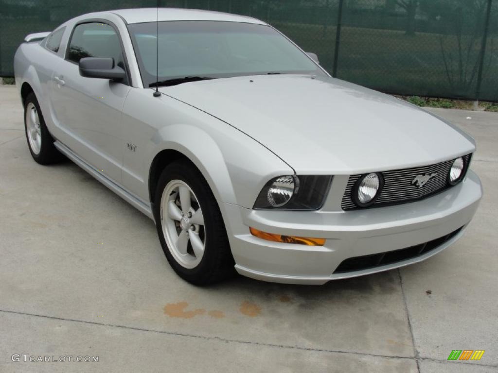 Brilliant Silver Metallic Ford Mustang