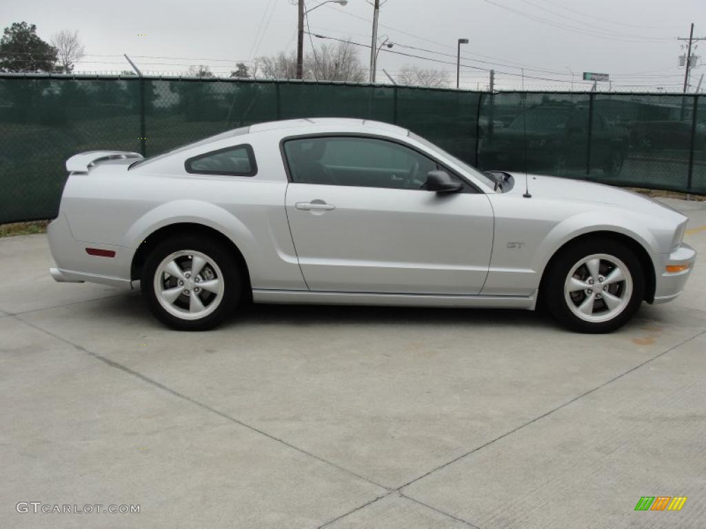 2008 Mustang GT Deluxe Coupe - Brilliant Silver Metallic / Dark Charcoal photo #2