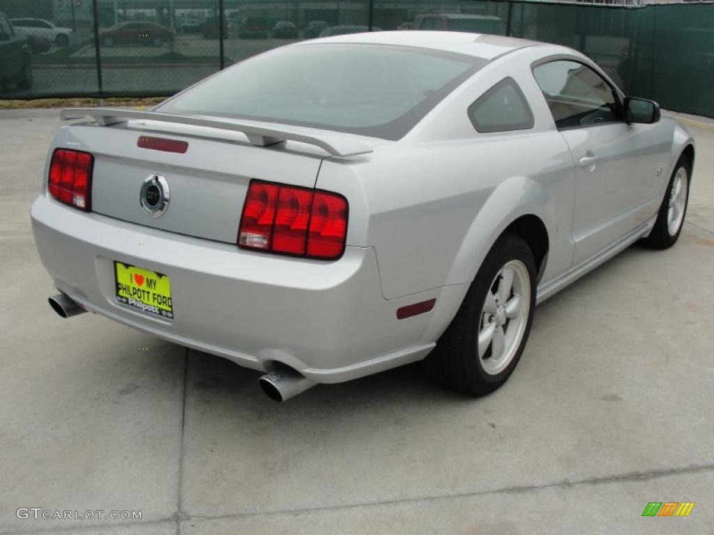2008 Mustang GT Deluxe Coupe - Brilliant Silver Metallic / Dark Charcoal photo #3