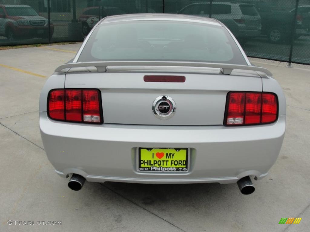2008 Mustang GT Deluxe Coupe - Brilliant Silver Metallic / Dark Charcoal photo #4