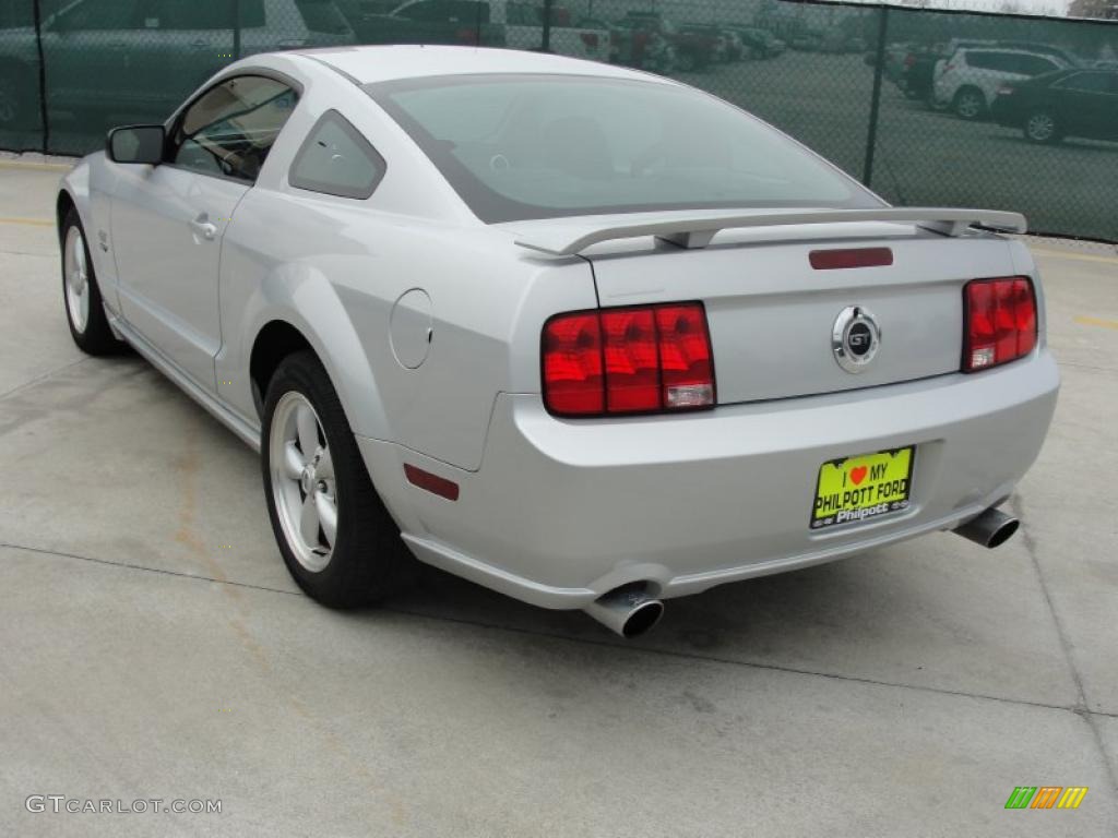 2008 Mustang GT Deluxe Coupe - Brilliant Silver Metallic / Dark Charcoal photo #5