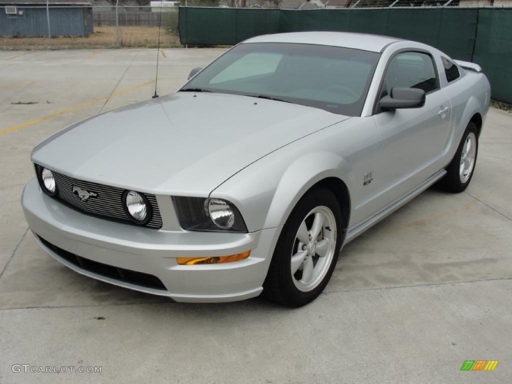 2008 Mustang GT Deluxe Coupe - Brilliant Silver Metallic / Dark Charcoal photo #7