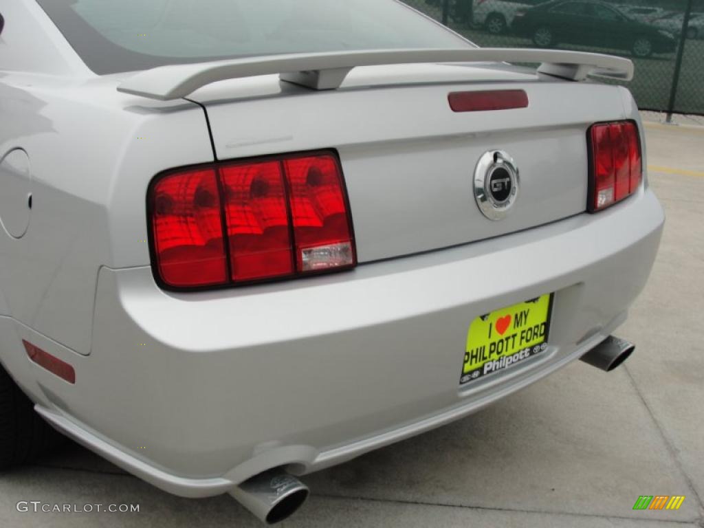 2008 Mustang GT Deluxe Coupe - Brilliant Silver Metallic / Dark Charcoal photo #19