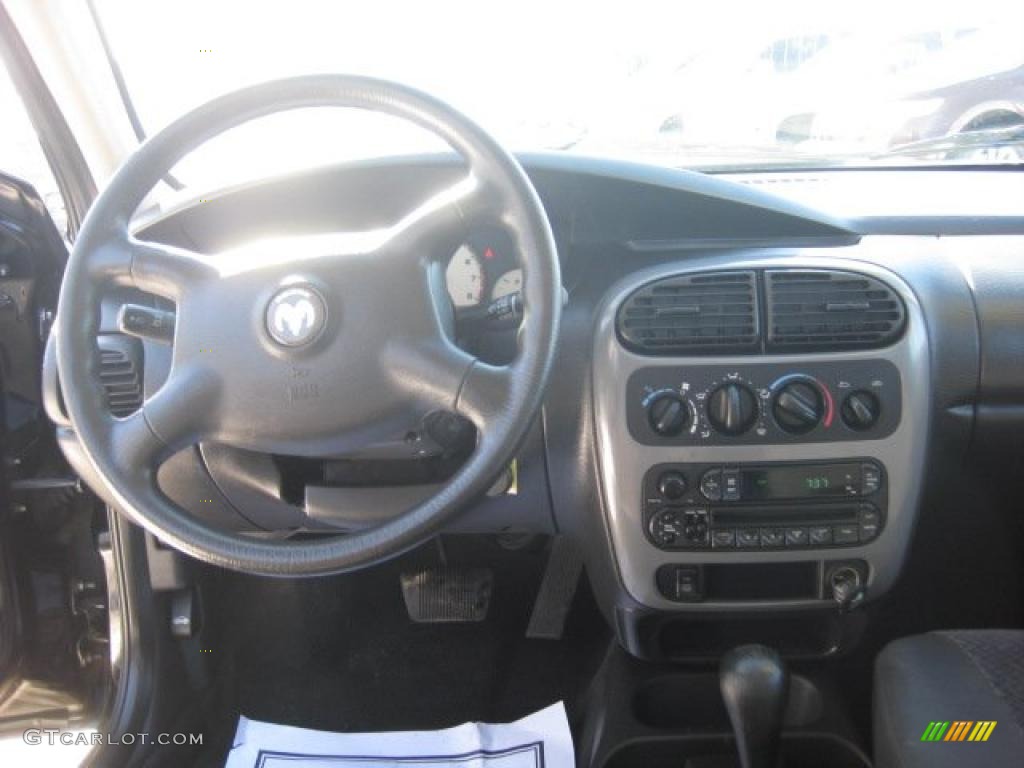 2002 Neon SXT - Black Clearcoat / Dark Slate Gray photo #4
