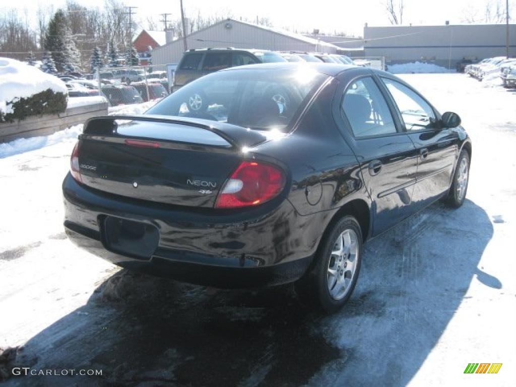 2002 Neon SXT - Black Clearcoat / Dark Slate Gray photo #7
