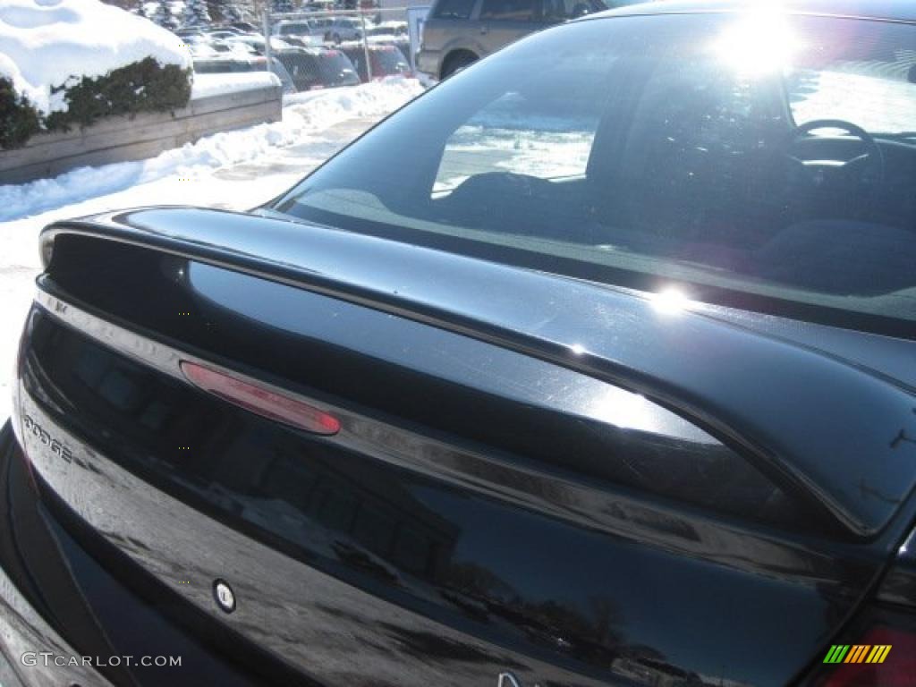 2002 Neon SXT - Black Clearcoat / Dark Slate Gray photo #17