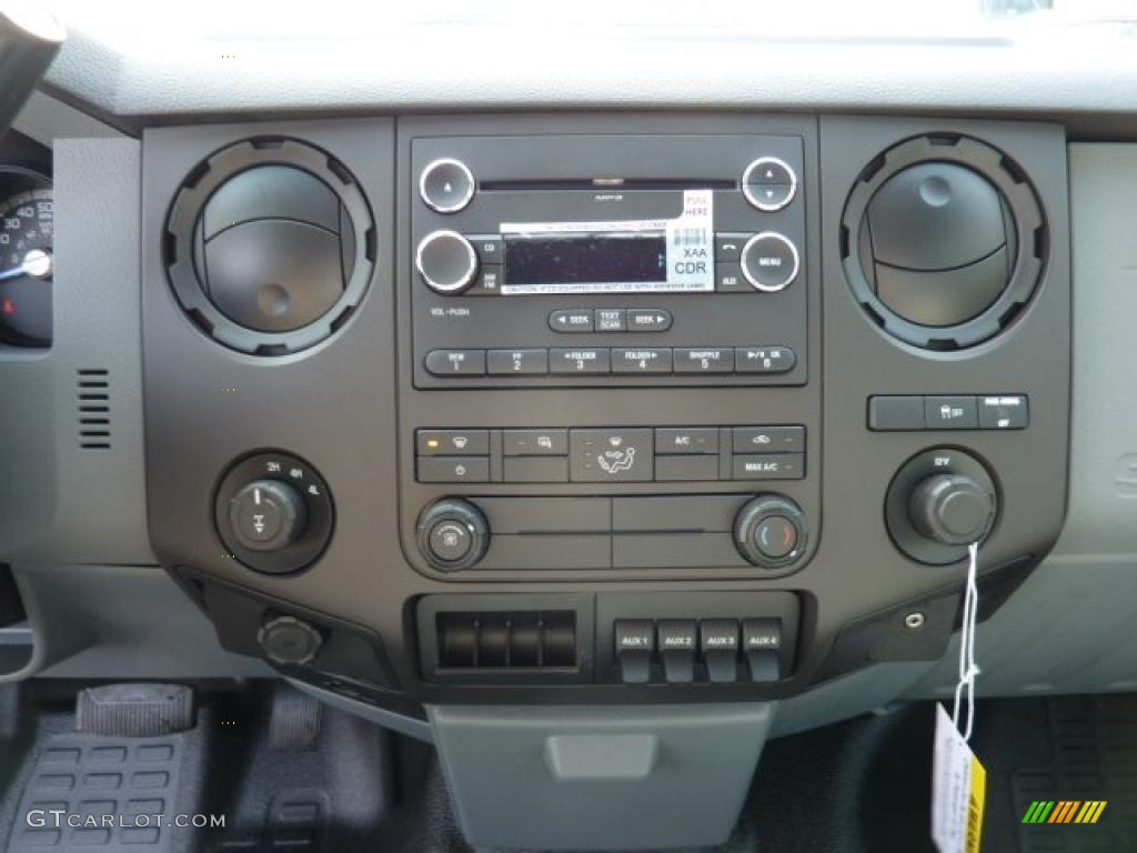 2011 Ford F250 Super Duty XL SuperCab 4x4 Controls Photo #45886565