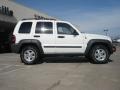 Stone White - Liberty CRD Sport 4x4 Photo No. 2
