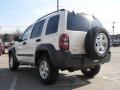 Stone White - Liberty CRD Sport 4x4 Photo No. 5