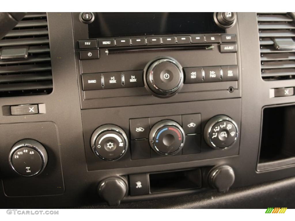 2011 Chevrolet Silverado 1500 LT Crew Cab 4x4 Controls Photo #45889250