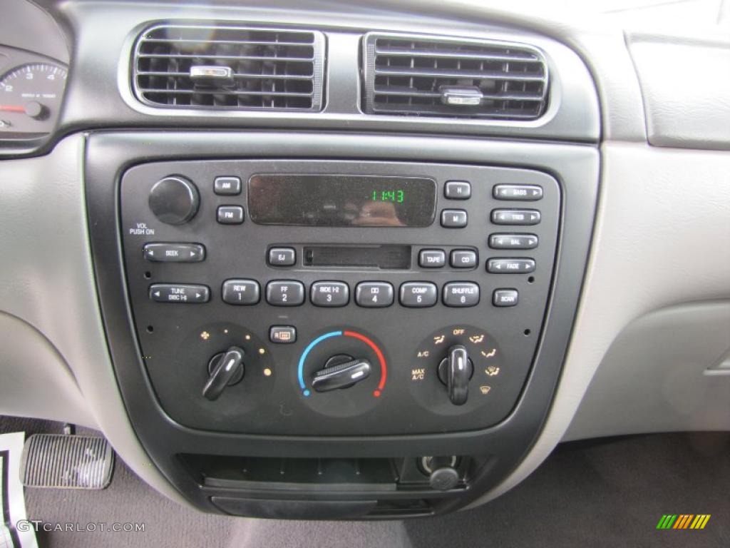 2000 Ford Taurus SE Wagon Controls Photo #45889428
