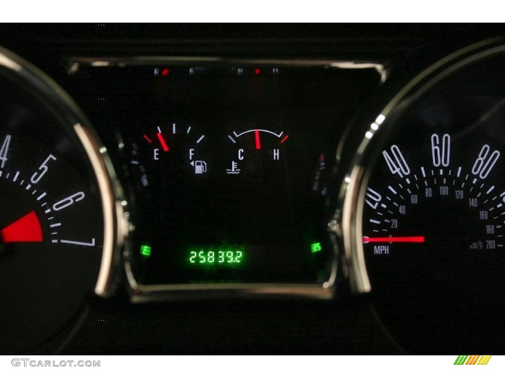 2006 Mustang V6 Deluxe Coupe - Performance White / Dark Charcoal photo #12