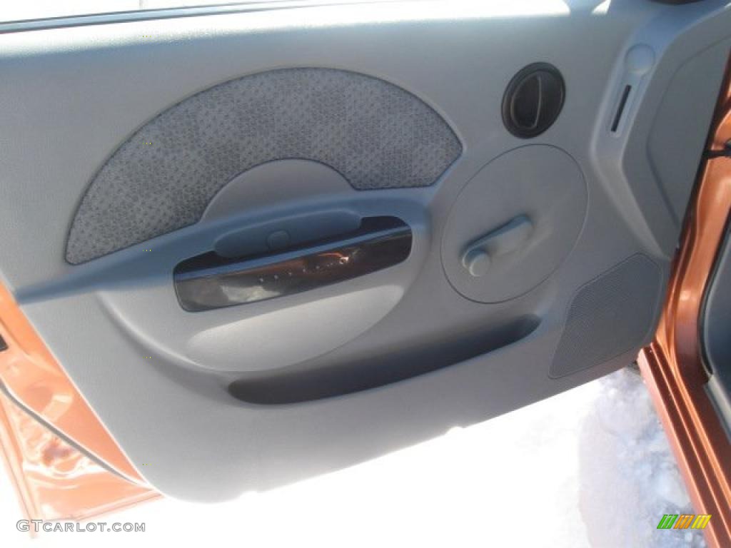 2005 Chevrolet Aveo LS Hatchback Gray Door Panel Photo #45890853