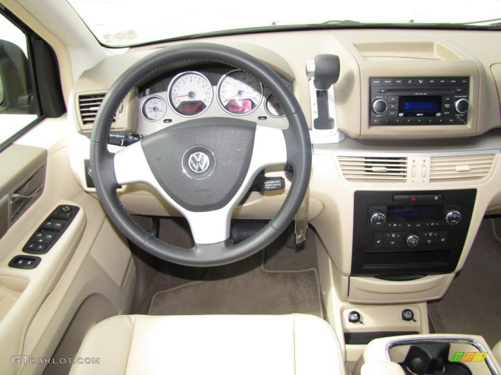 2009 Volkswagen Routan SEL Controls Photo #45892134