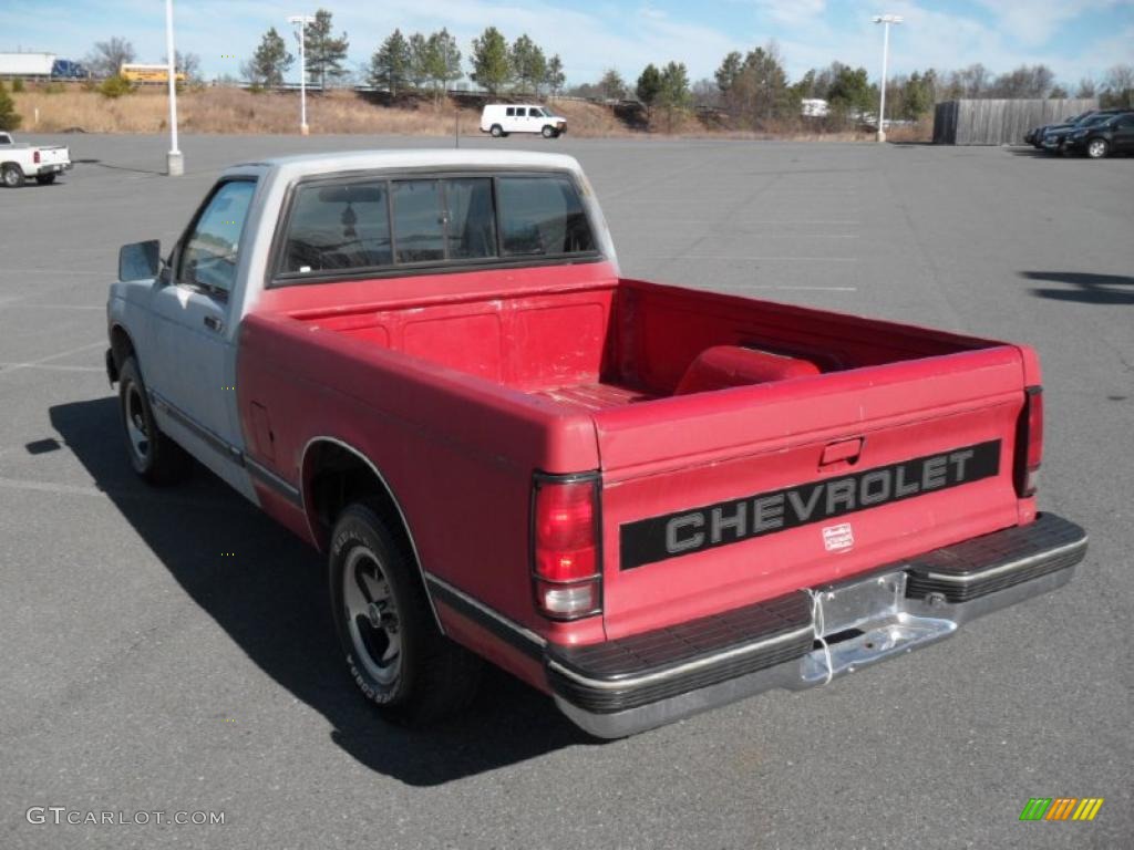 1992 S10 Regular Cab - Apple Red / Black photo #2