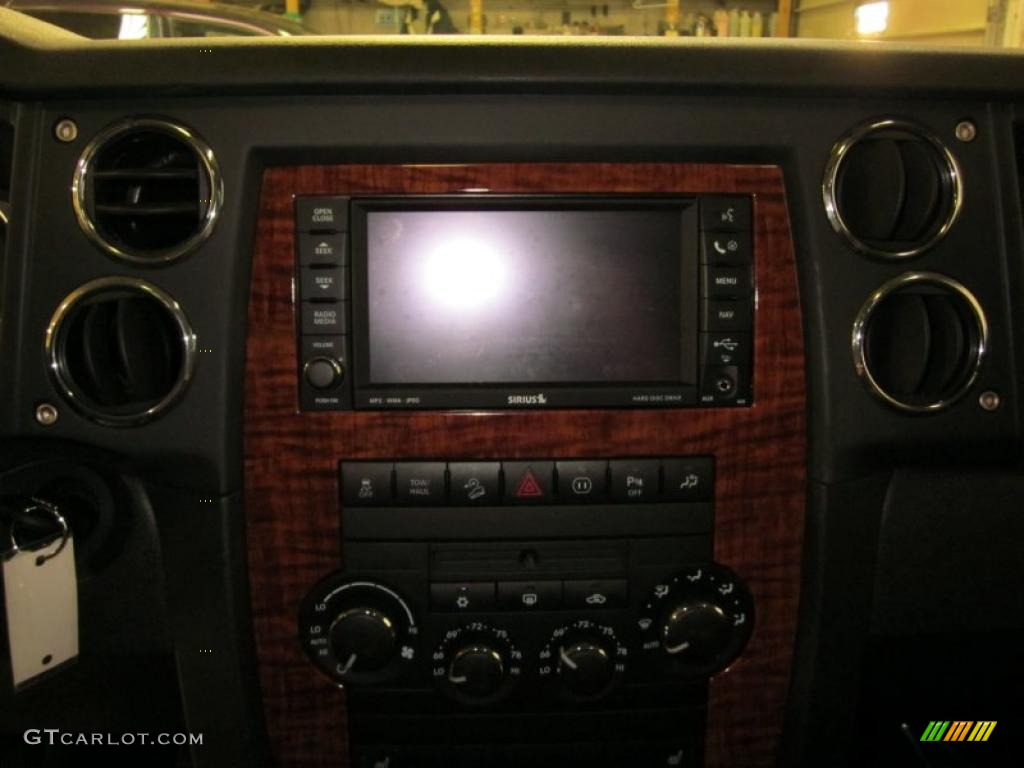 2010 Commander Limited 4x4 - Brilliant Black Crystal Pearl / Dark Slate Gray photo #4