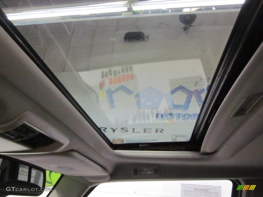 2010 Commander Limited 4x4 - Brilliant Black Crystal Pearl / Dark Slate Gray photo #5