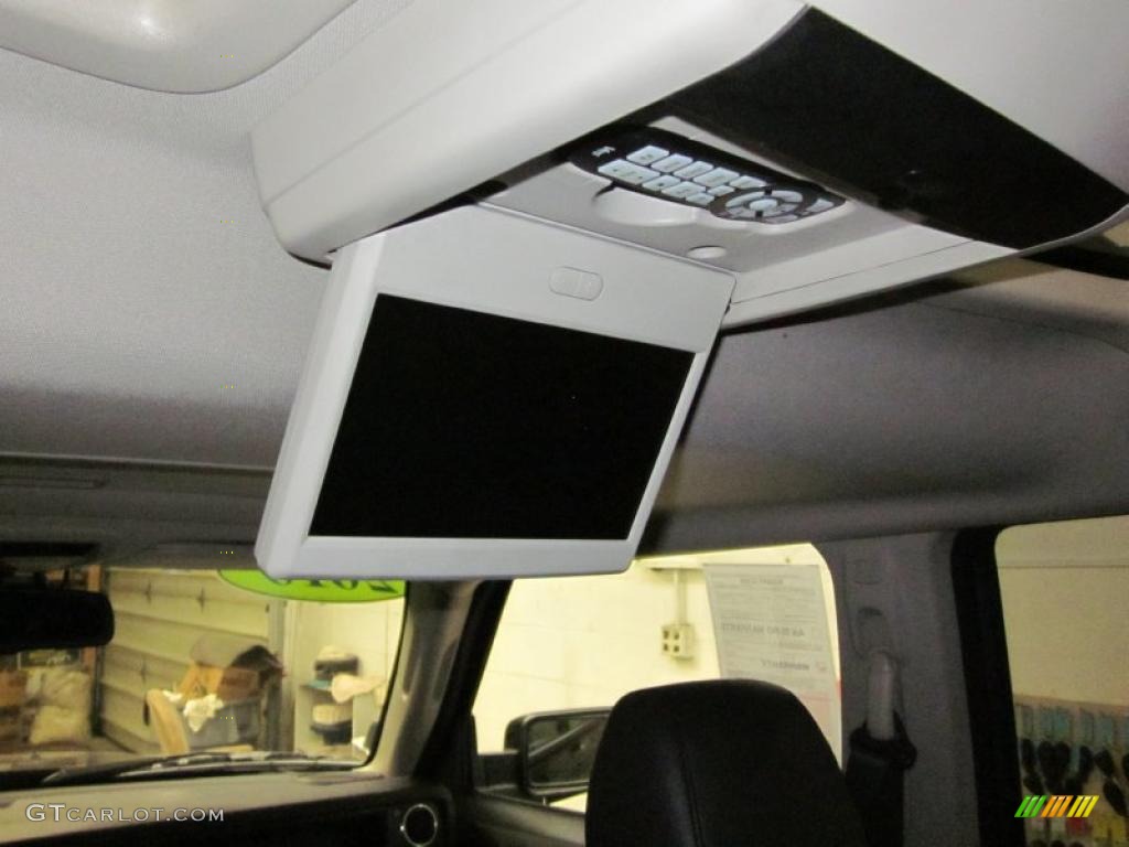 2010 Commander Limited 4x4 - Brilliant Black Crystal Pearl / Dark Slate Gray photo #8