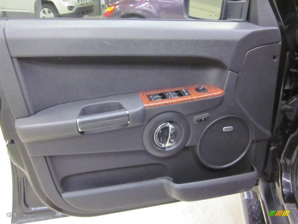 2010 Commander Limited 4x4 - Brilliant Black Crystal Pearl / Dark Slate Gray photo #13