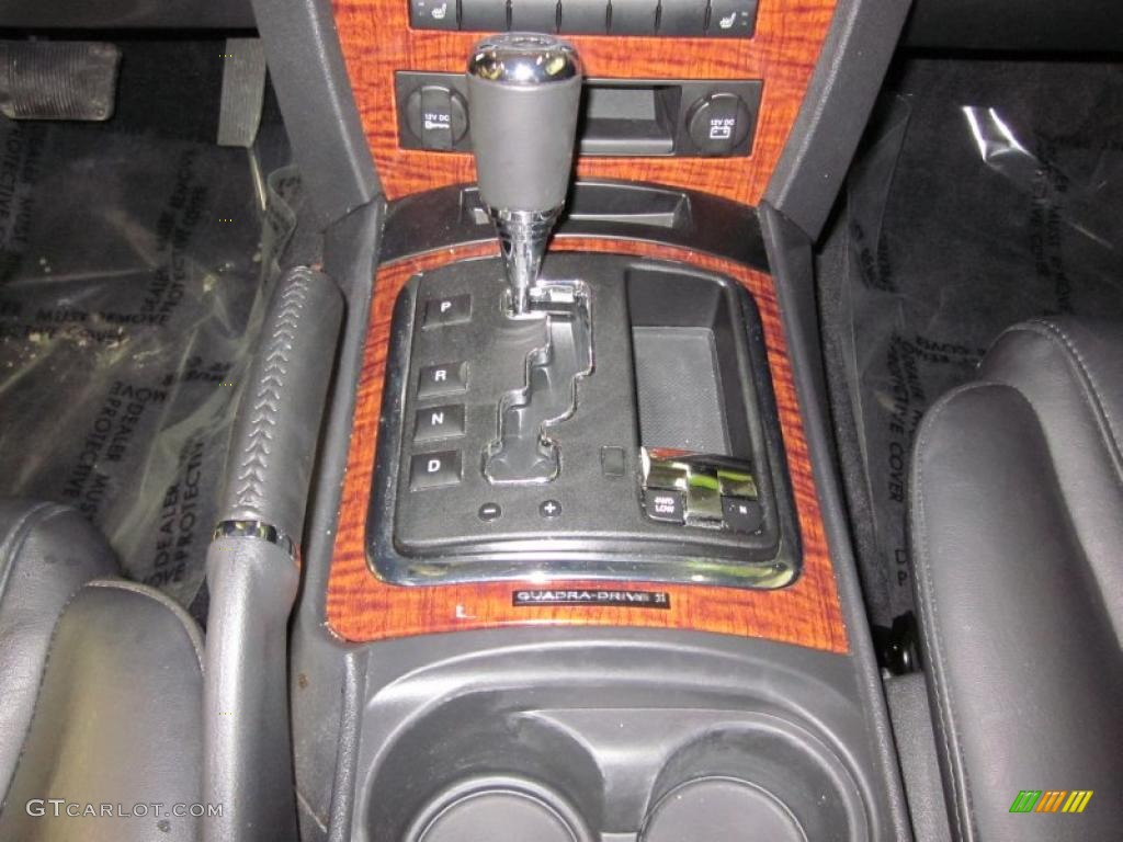 2010 Commander Limited 4x4 - Brilliant Black Crystal Pearl / Dark Slate Gray photo #17