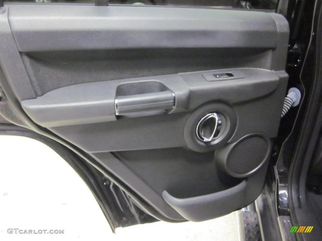 2010 Commander Limited 4x4 - Brilliant Black Crystal Pearl / Dark Slate Gray photo #19