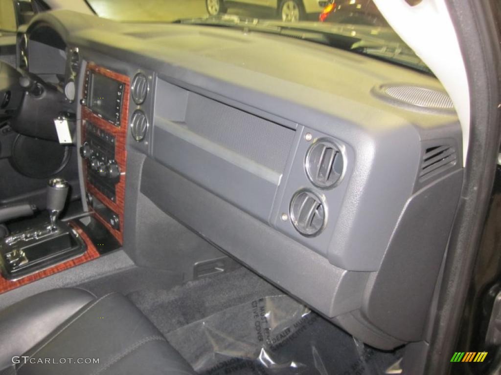 2010 Commander Limited 4x4 - Brilliant Black Crystal Pearl / Dark Slate Gray photo #25