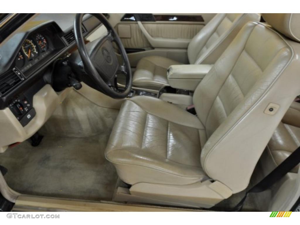Parchment Interior 1995 Mercedes-Benz E 320 Convertible Photo #45896805