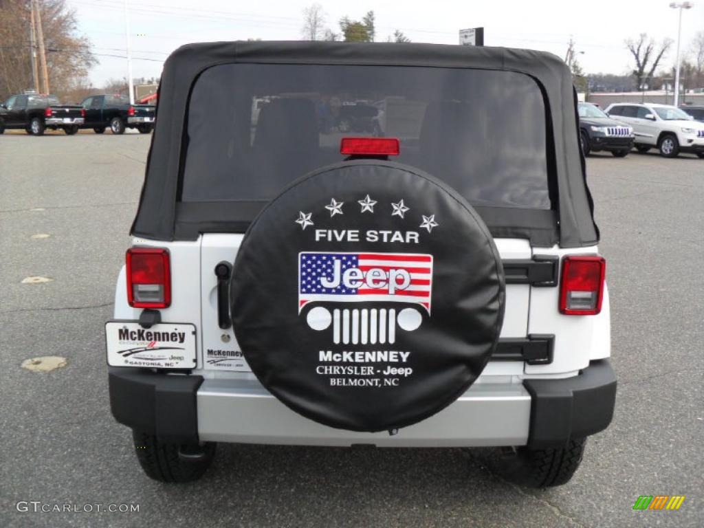 2011 Wrangler Sahara 4x4 - Bright White / Black/Dark Saddle photo #3