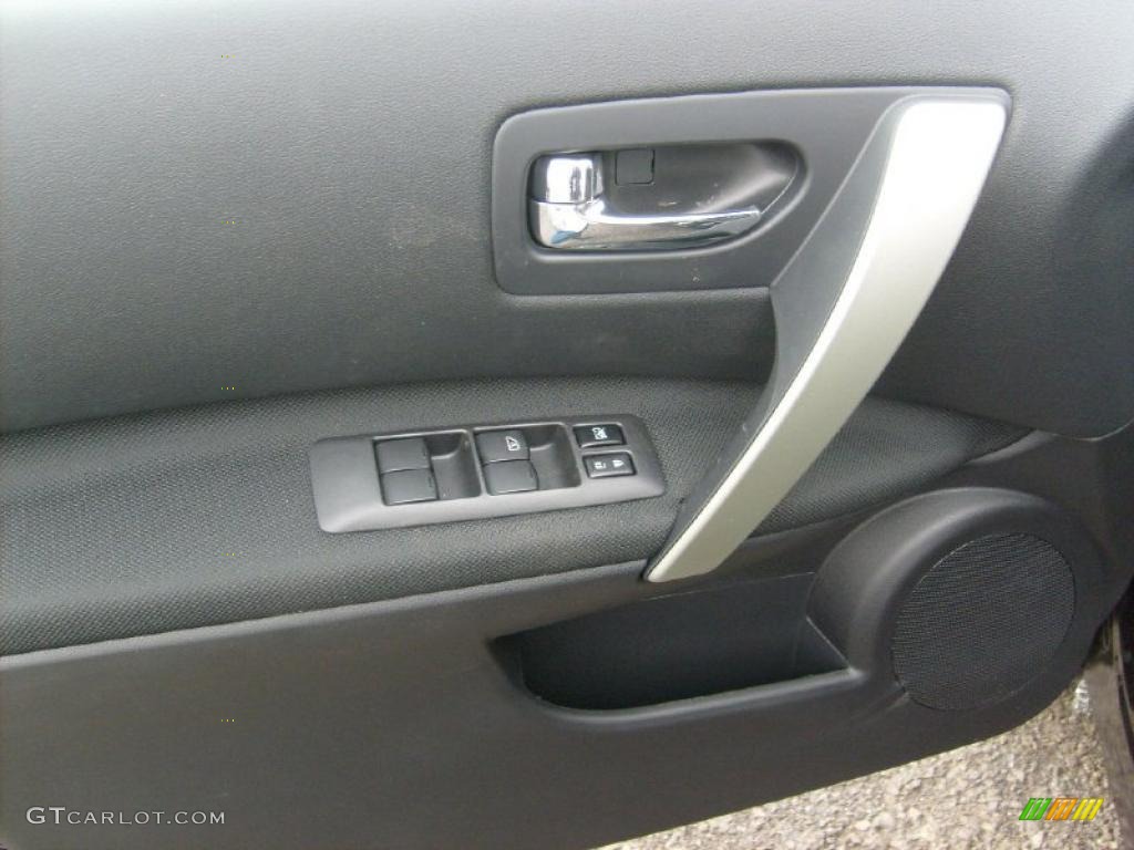 2011 Rogue SV AWD - Wicked Black / Black photo #13