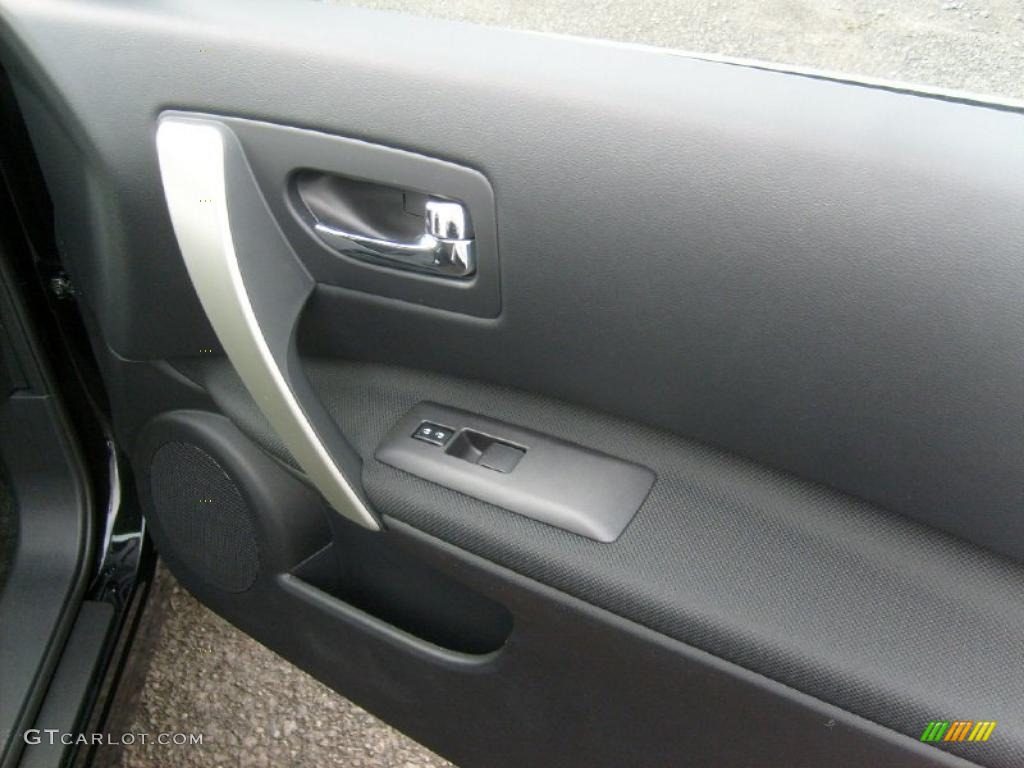 2011 Rogue SV AWD - Wicked Black / Black photo #19
