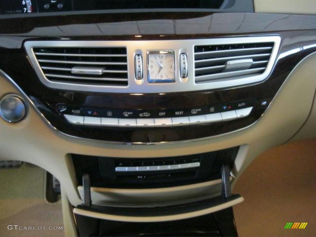 2011 Mercedes-Benz S 550 Sedan Controls Photo #45905888