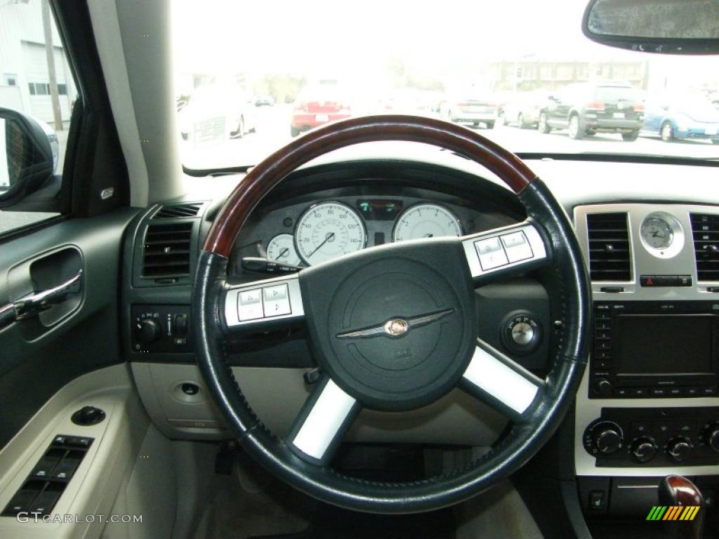 2006 Chrysler 300 C HEMI Deep Jade/Light Graystone Steering Wheel Photo #45906848