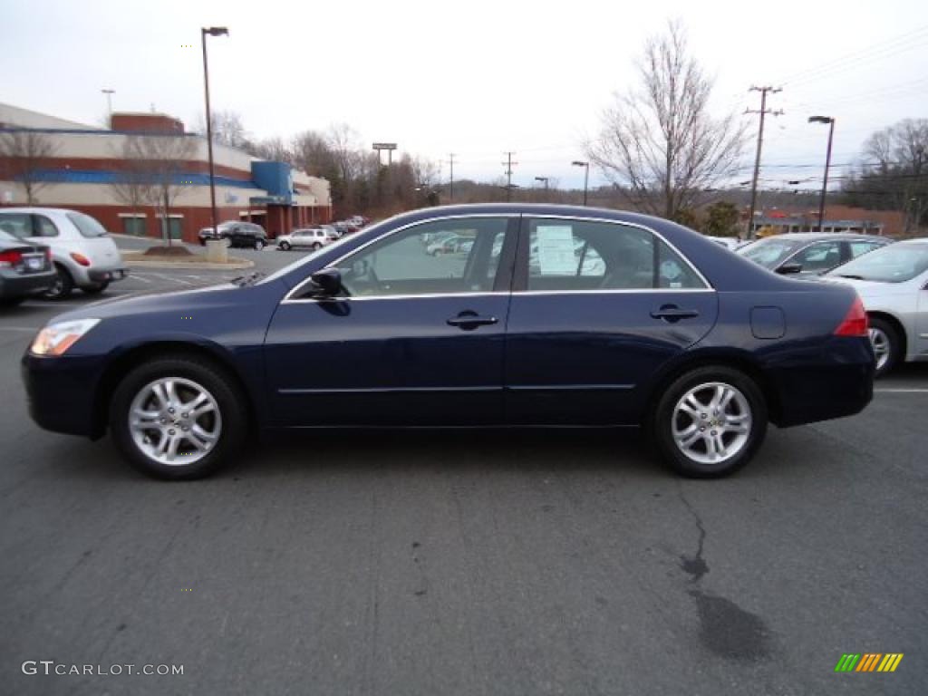 2006 Accord SE Sedan - Royal Blue Pearl / Gray photo #2