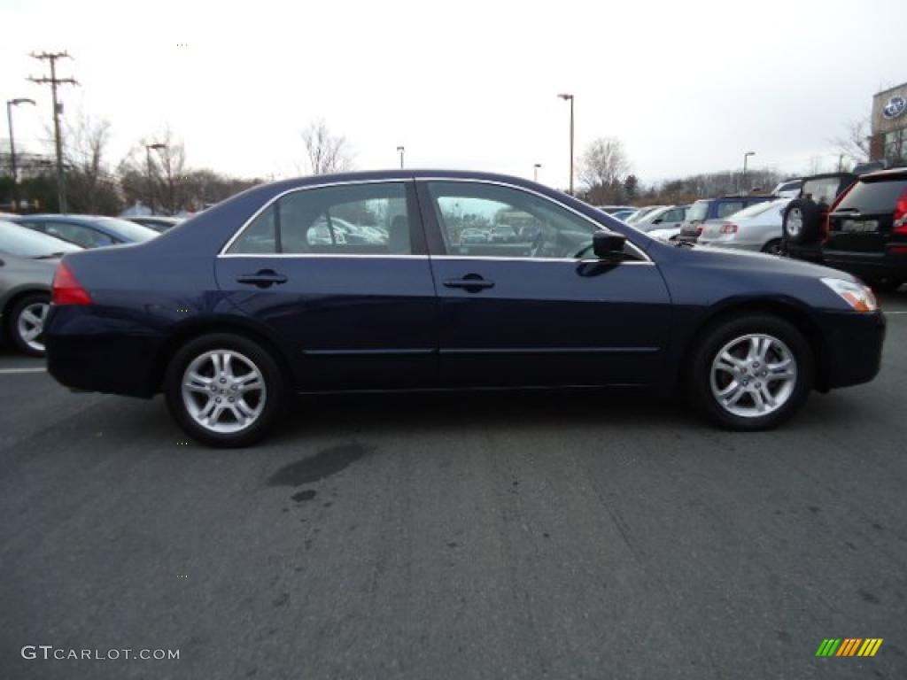 2006 Accord SE Sedan - Royal Blue Pearl / Gray photo #5